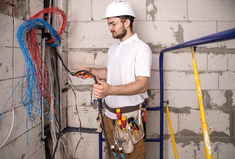 Top Benefits of Hiring a Winnipeg Electrical Contractor